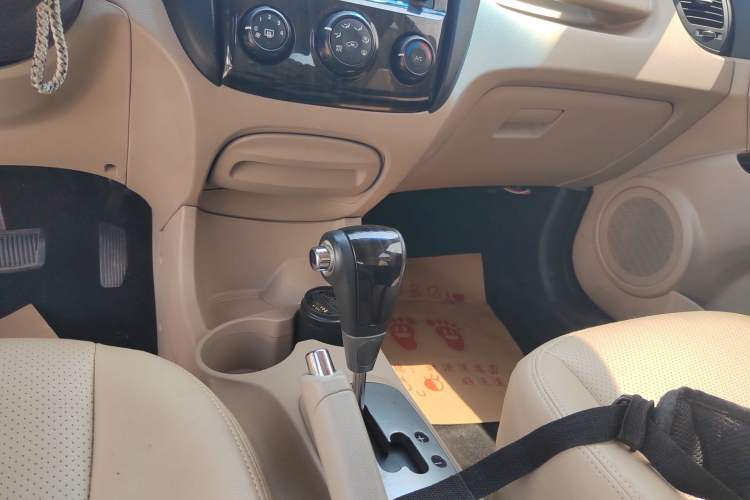 Used Kia Sportage 2013 2.0L Automatic Two-Wheel Drive GL Trim Gear Lever