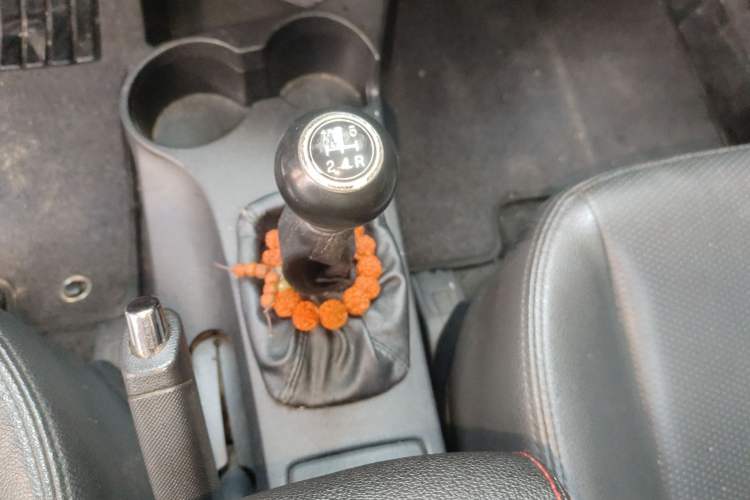 Used Kia Sportage 2013 2.0L Manual Two-Wheel Drive GLS Gear Lever