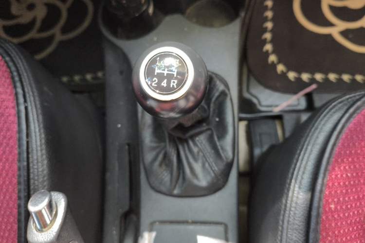 Used Kia Sportage 2013 2.0L Manual Two-Wheel Drive GLS Gear Lever