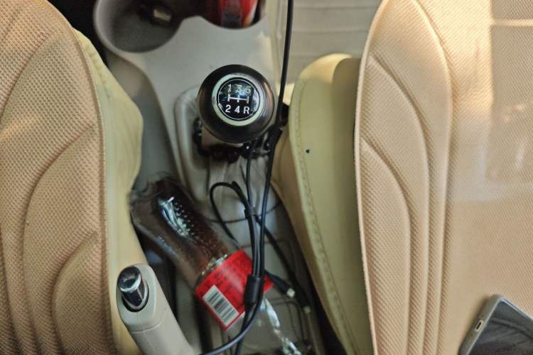 Used Kia Sportage 2013 2.0L Manual Two-Wheel Drive GL Trim Gear Lever