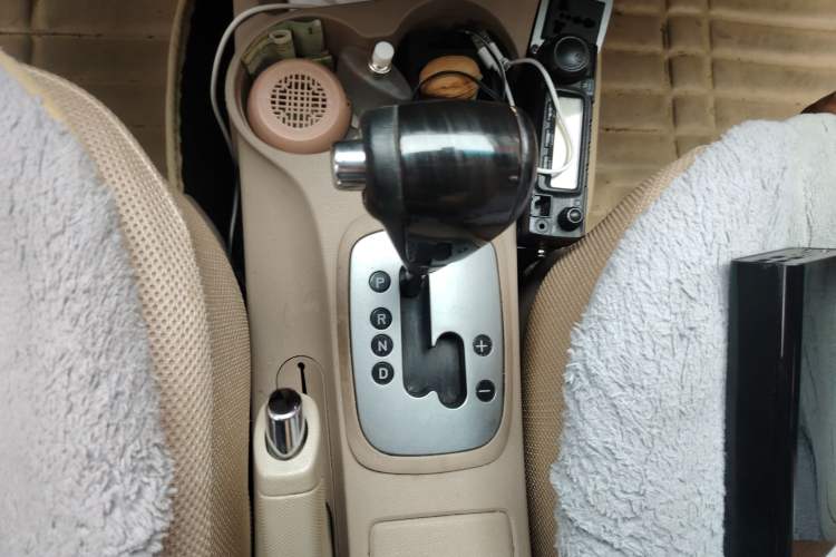 Used Kia Sportage 2013 2.0L Automatic Two-Wheel Drive GL Trim Gear Lever