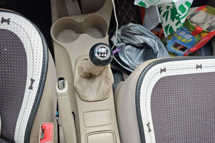 Used Kia Sportage 2013 2.0L Manual Two-Wheel Drive GL Trim Gear Lever