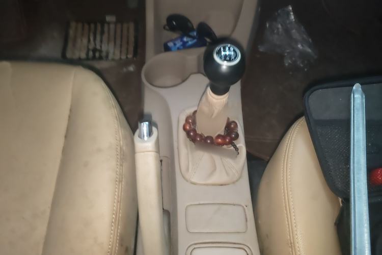 Used Kia Sportage 2013 2.0L Manual Two-Wheel Drive GL Trim Gear Lever
