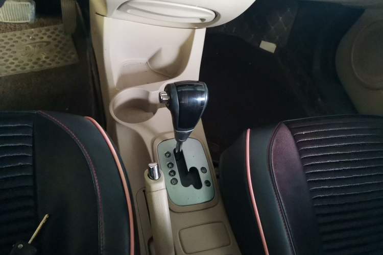 Used Kia Sportage 2013 2.0L Automatic Two-Wheel Drive GL Trim Gear Lever