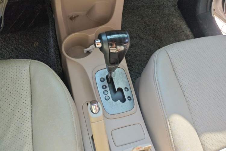 Used Kia Sportage 2013 2.0L Automatic Two-Wheel Drive GL Trim Gear Lever