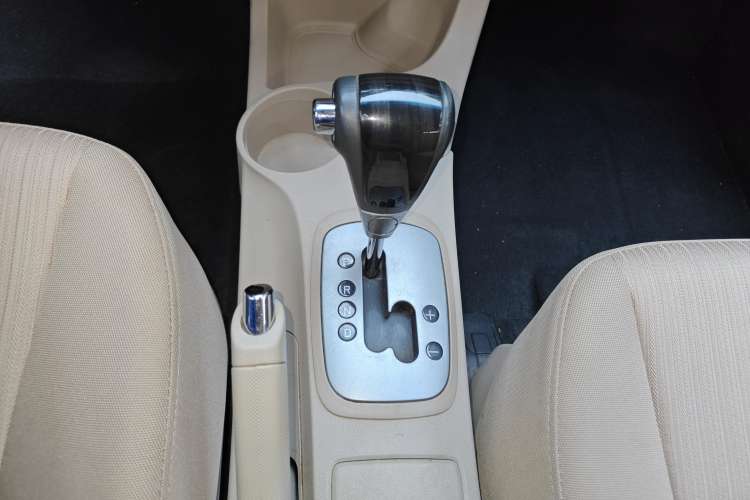 Used Kia Sportage 2013 2.0L Automatic Two-Wheel Drive GL Trim Gear Lever
