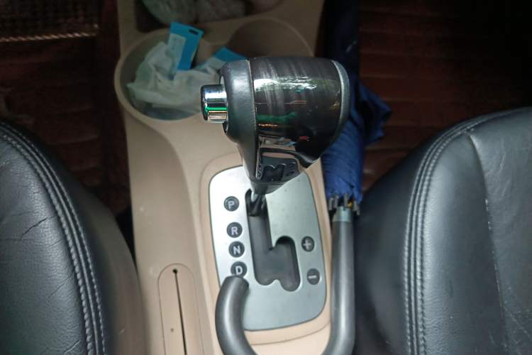 Used Kia Sportage 2013 2.0L Automatic Two-Wheel Drive GL Trim Gear Lever