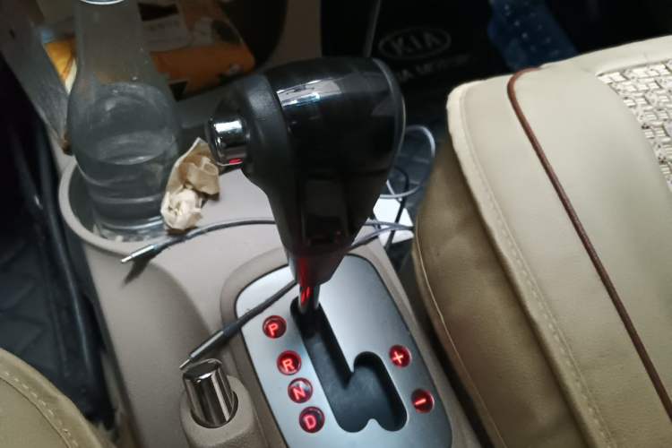 Used Kia Sportage 2013 2.0L Automatic Two-Wheel Drive GL Trim Gear Lever