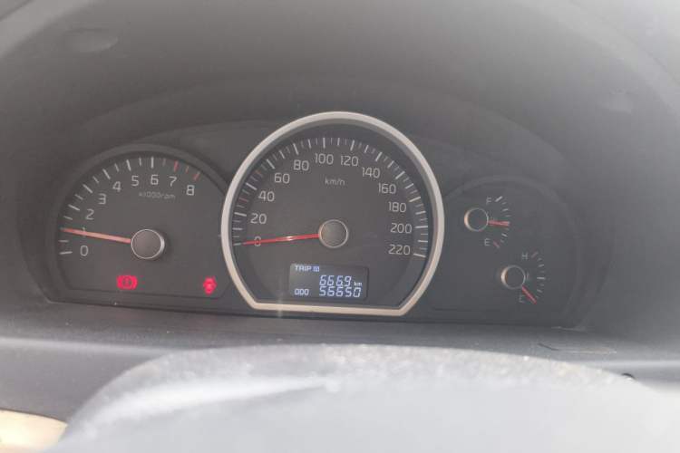 Used Kia Sportage 2013 2.0L Manual Two-Wheel Drive GL Trim Instrument Cluster