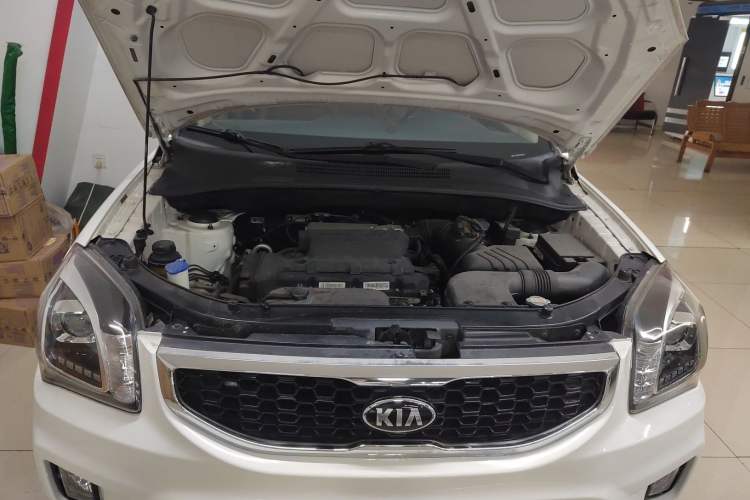 Used Kia Sportage 2013 2.0L Manual Two-Wheel Drive GL Trim Interior 10