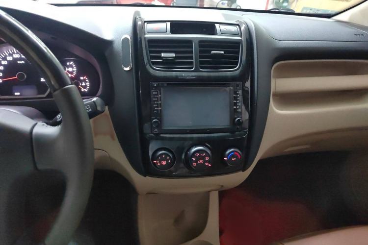 Used Kia Sportage 2013 2.0L Manual Two-Wheel Drive GL Trim Interior 3