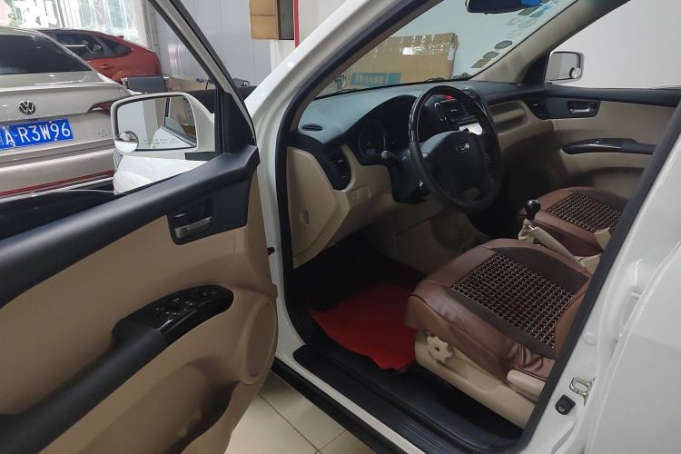 Used Kia Sportage 2013 2.0L Manual Two-Wheel Drive GL Trim Interior 6