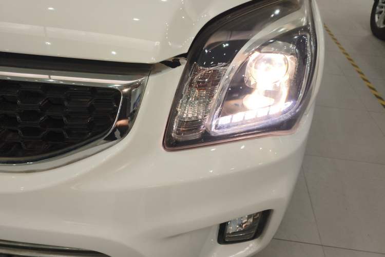 Used Kia Sportage 2013 2.0L Automatic Two-Wheel Drive GL Trim Left Front Headlight