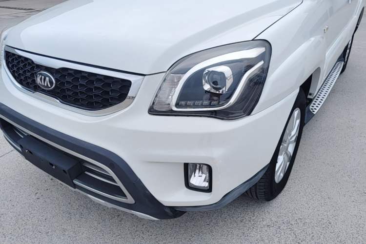 Used Kia Sportage 2013 2.0L Manual Two-Wheel Drive GL Trim Left Front Headlight