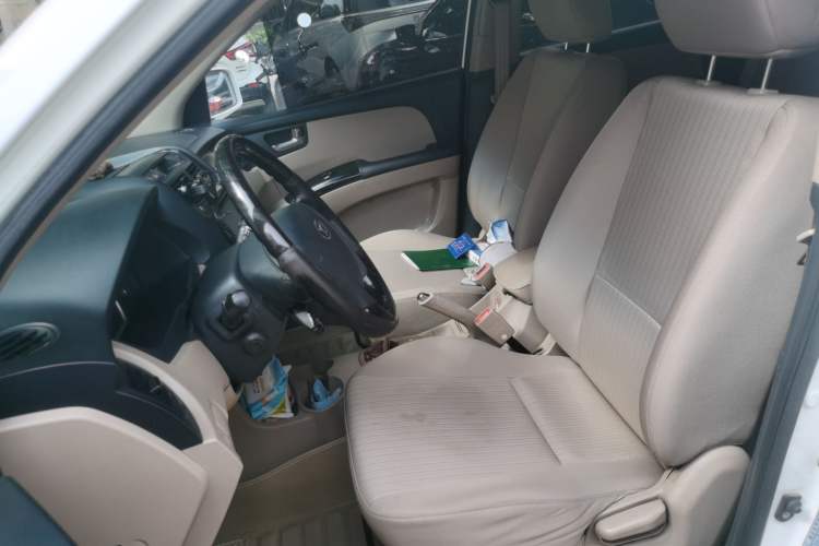 Used Kia Sportage 2013 2.0L Manual Two-Wheel Drive GL Trim Left Front Seat