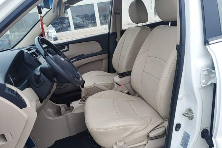 Used Kia Sportage 2013 2.0L Manual Two-Wheel Drive GL Trim Left Front Seat
