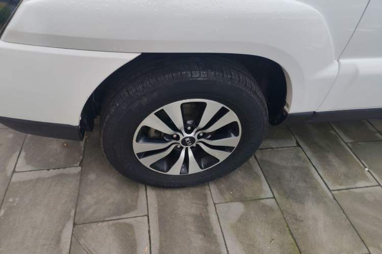 Used Kia Sportage 2013 2.0L Automatic Two-Wheel Drive GLS Trim Left Front Wheel Hub