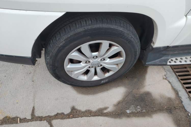 Used Kia Sportage 2013 2.0L Automatic Two-Wheel Drive GL Trim Left Front Wheel Hub