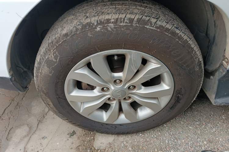 Used Kia Sportage 2013 2.0L Automatic Two-Wheel Drive GL Trim Left Front Wheel Hub