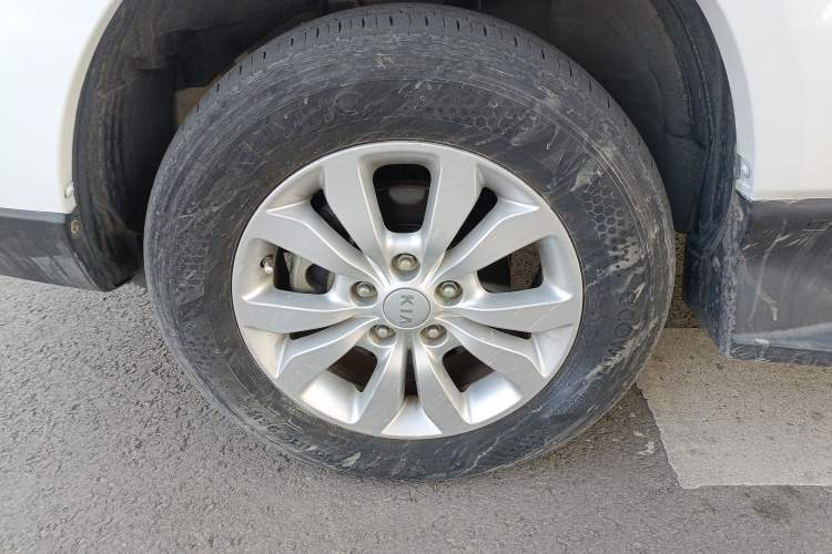Used Kia Sportage 2013 2.0L Automatic Two-Wheel Drive GL Trim Left Front Wheel Hub
