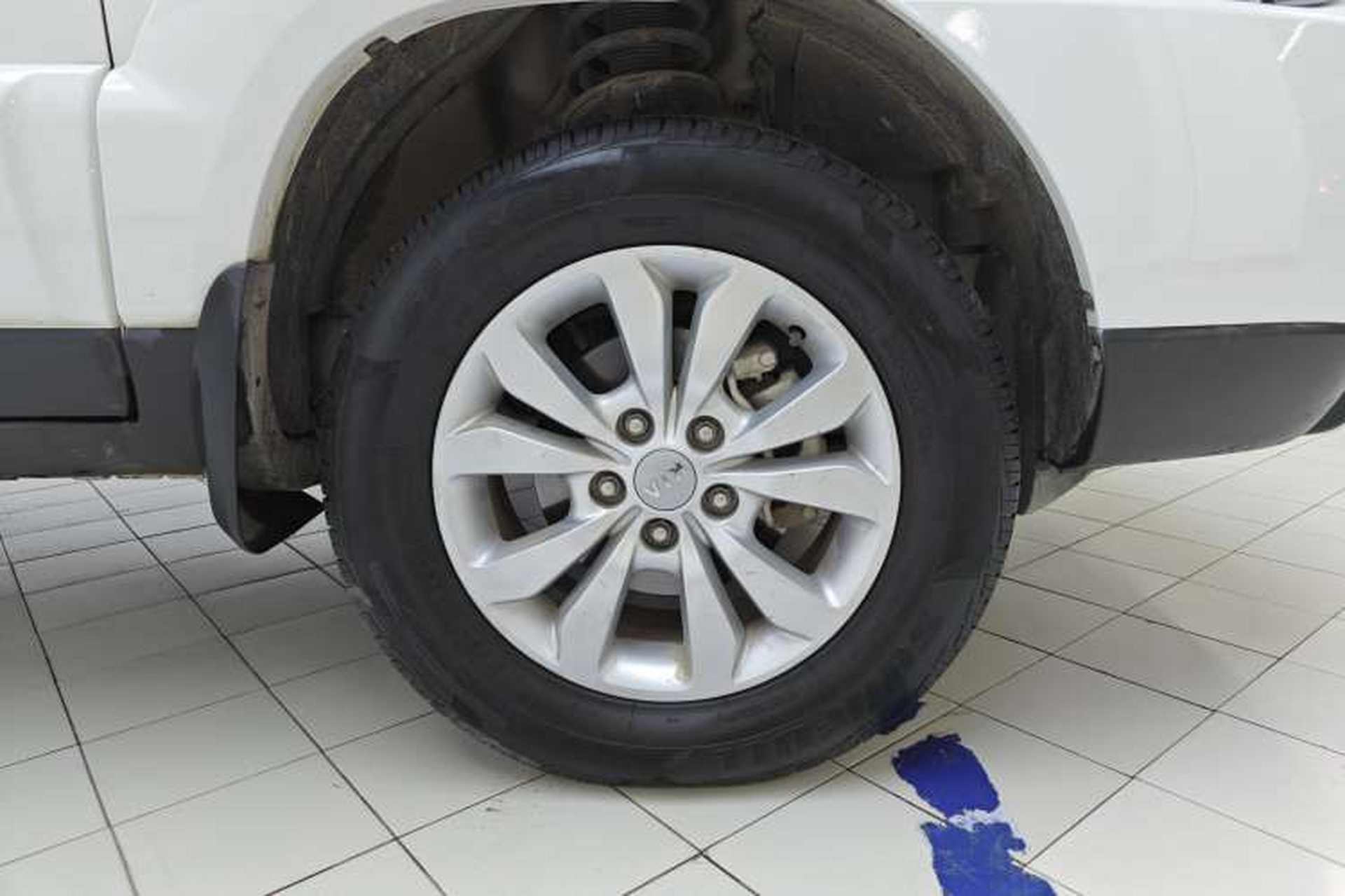 Used Kia Sportage 2013 2.0L Automatic Two-Wheel Drive GL Trim Left Front Wheel Hub