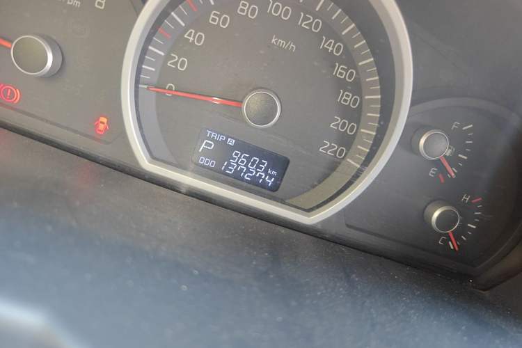 Used Kia Sportage 2013 2.0L Automatic Two-Wheel Drive GL Trim Odometer Close Up
