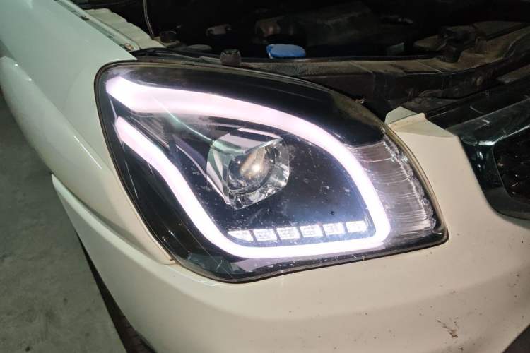 Used Kia Sportage 2013 2.0L Manual Two-Wheel Drive GLS Right Front Headlight