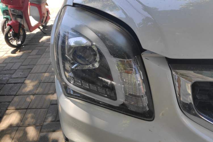Used Kia Sportage 2013 2.0L Manual Two-Wheel Drive GLS Right Front Headlight