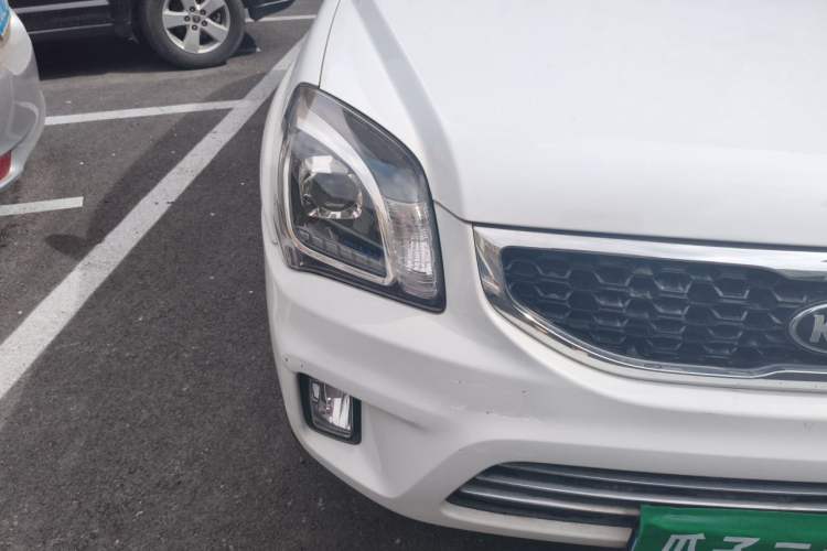 Used Kia Sportage 2013 2.0L Manual Two-Wheel Drive GL Trim Right Front Headlight