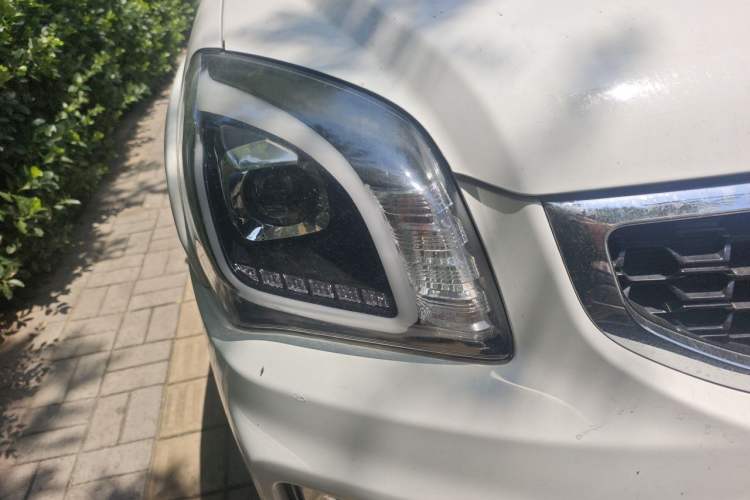 Used Kia Sportage 2013 2.0L Manual Two-Wheel Drive GLS Right Front Headlight
