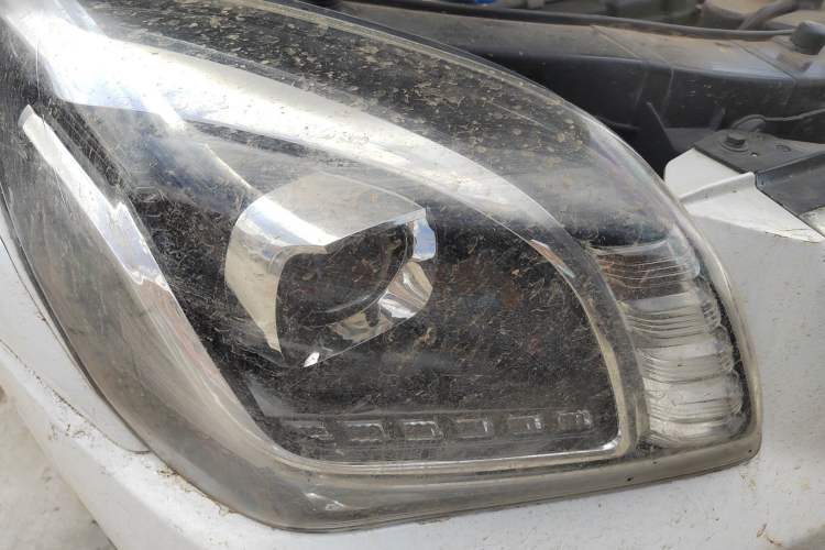 Used Kia Sportage 2013 2.0L Manual Two-Wheel Drive GL Trim Right Front Headlight
