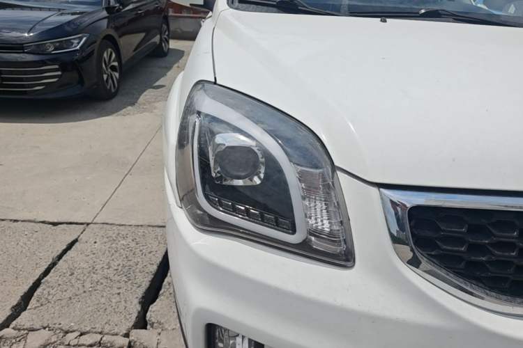 Used Kia Sportage 2013 2.0L Automatic Two-Wheel Drive GLS Trim Right Front Headlight