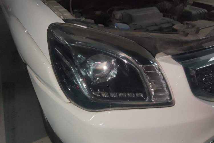 Used Kia Sportage 2013 2.0L Automatic Two-Wheel Drive GL Trim Right Front Headlight