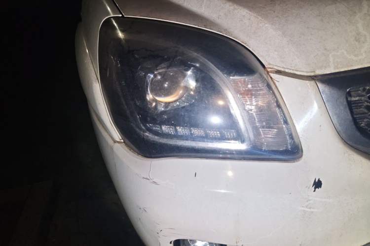 Used Kia Sportage 2013 2.0L Manual Two-Wheel Drive GL Trim Right Front Headlight