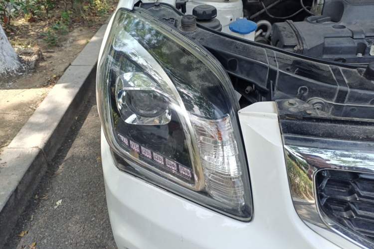 Used Kia Sportage 2013 2.0L Manual Two-Wheel Drive GL Trim Right Front Headlight