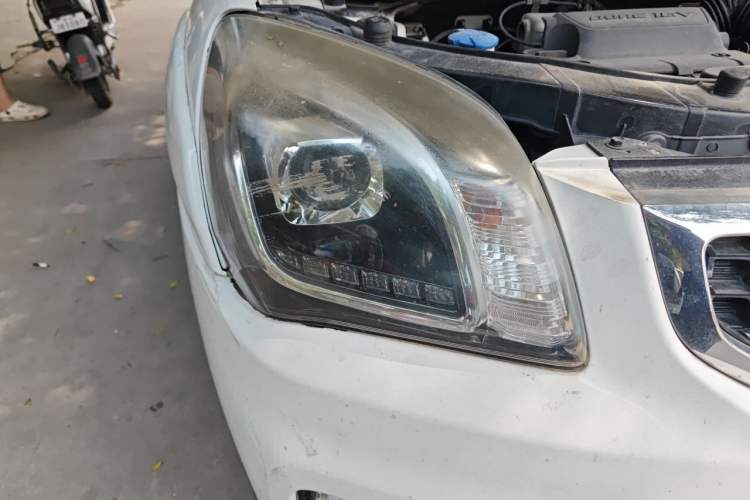 Used Kia Sportage 2013 2.0L Automatic Two-Wheel Drive GL Trim Right Front Headlight