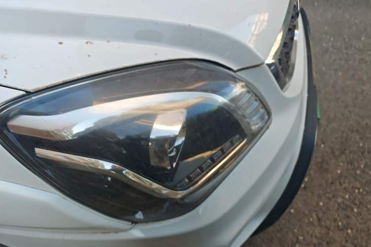 Used Kia Sportage 2013 2.0L Automatic Two-Wheel Drive GL Trim Right Front Headlight