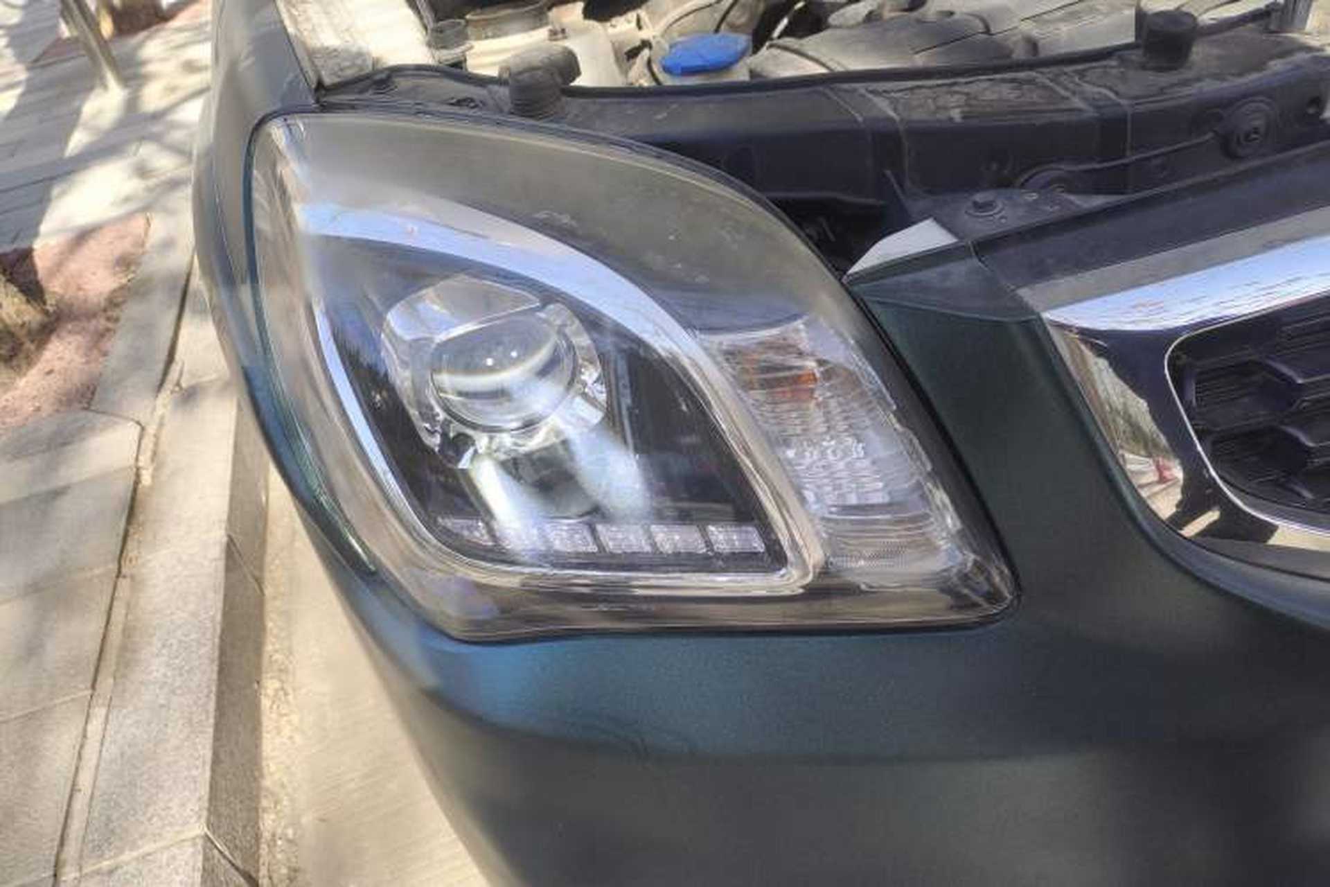 Used Kia Sportage 2013 2.0L Automatic Two-Wheel Drive GL Trim Right Front Headlight