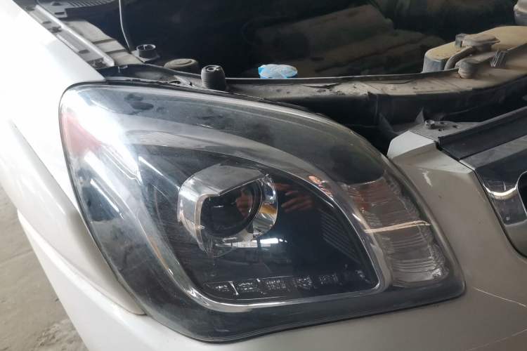 Used Kia Sportage 2013 2.0L Automatic Two-Wheel Drive GL Trim Right Front Headlight