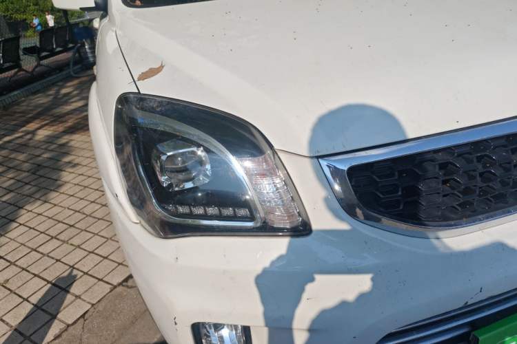 Used Kia Sportage 2013 2.0L Automatic Two-Wheel Drive GL Trim Right Front Headlight