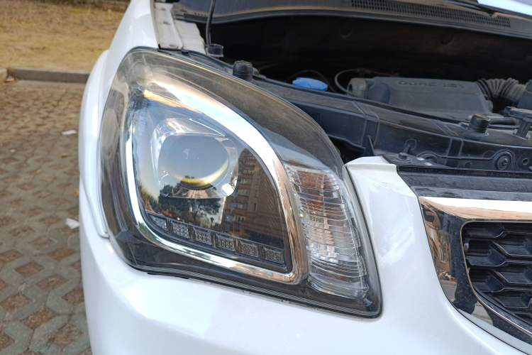 Used Kia Sportage 2013 2.0L Automatic Two-Wheel Drive GL Trim Right Front Headlight
