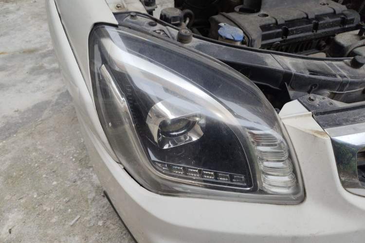 Used Kia Sportage 2013 2.0L Automatic Two-Wheel Drive GL Trim Right Front Headlight