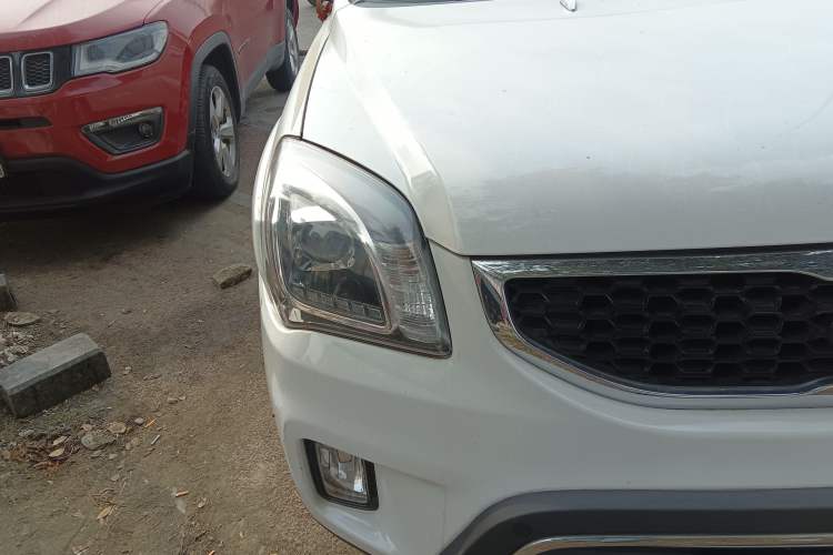 Used Kia Sportage 2013 2.0L Manual Two-Wheel Drive GL Trim Right Front Headlight