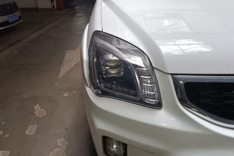 Used Kia Sportage 2013 2.0L Automatic Two-Wheel Drive GL Trim Right Front Headlight
