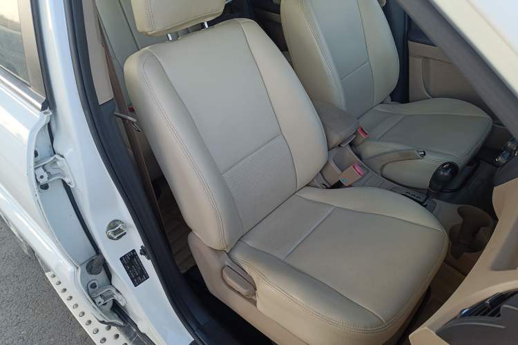 Used Kia Sportage 2013 2.0L Automatic Two-Wheel Drive GL Trim Right Front Seat