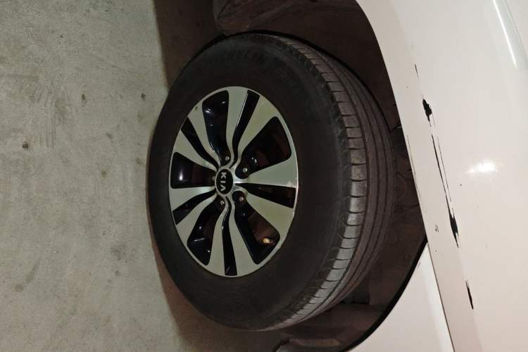 Used Kia Sportage 2013 2.0L Manual Two-Wheel Drive GLS Right Front Wheel Hub