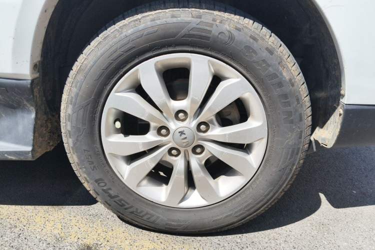 Used Kia Sportage 2013 2.0L Automatic Two-Wheel Drive GL Trim Right Front Wheel Hub