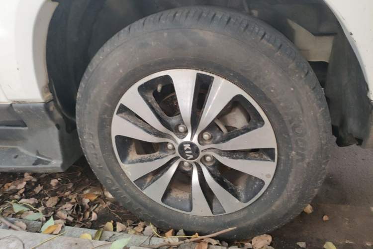 Used Kia Sportage 2013 2.0L Manual Two-Wheel Drive GLS Right Front Wheel Hub