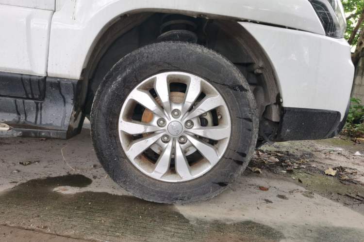 Used Kia Sportage 2013 2.0L Automatic Two-Wheel Drive GL Trim Right Front Wheel Hub