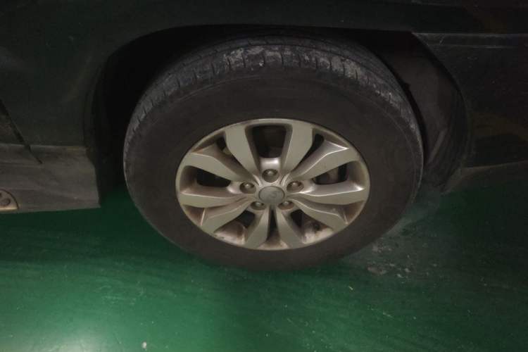 Used Kia Sportage 2013 2.0L Automatic Two-Wheel Drive GL Trim Right Front Wheel Hub